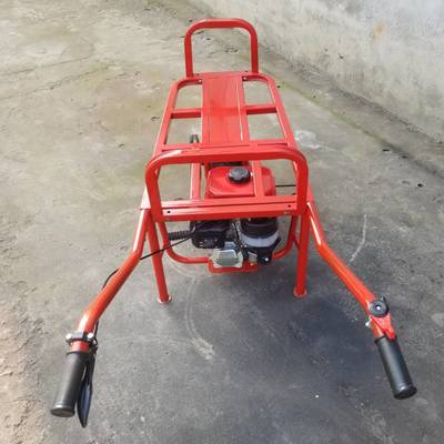 陡峭山路貨物轉運車 山地農作物與竹子的高效運輸解決方案