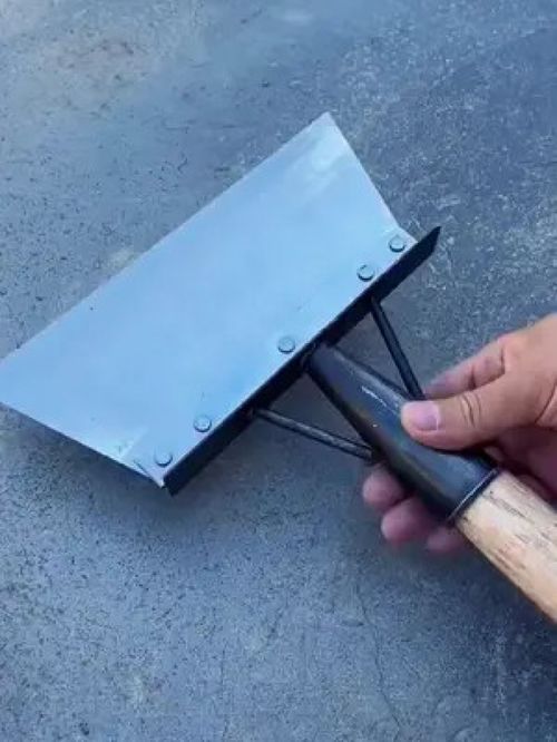 錳鋼清潔鏟 養(yǎng)殖、農(nóng)業(yè)與路邊的多功能實(shí)用工具